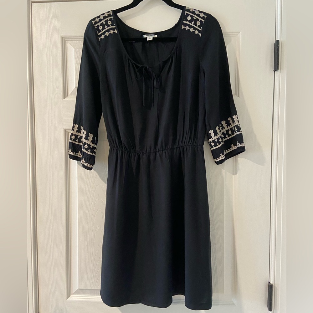 Old Navy Black Lined Dress 3/4 Sleeves with Embroidery. Size Medium